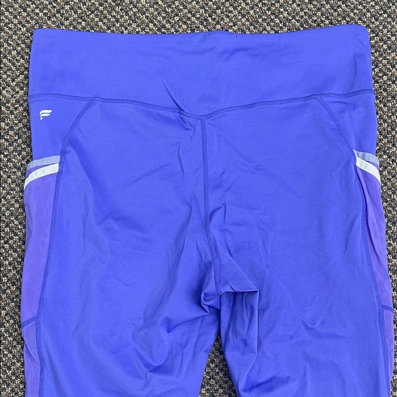 Fabletics Trinity Mid-Rise 7/8 Multi Pocket Purple Leggings w/ Mesh Insert 1X - Picture 7 of 7